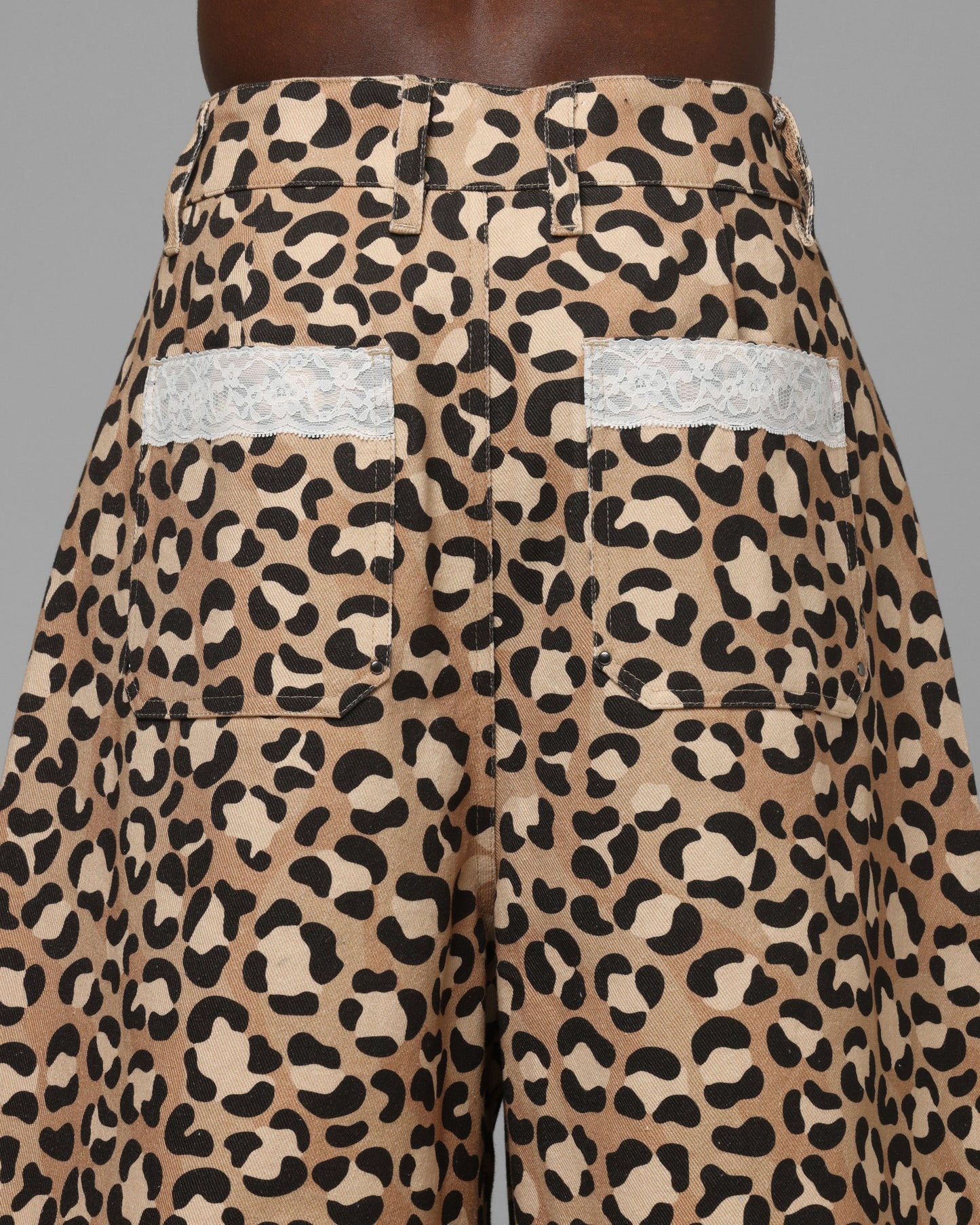 Loiter Lace Jorts Leopard