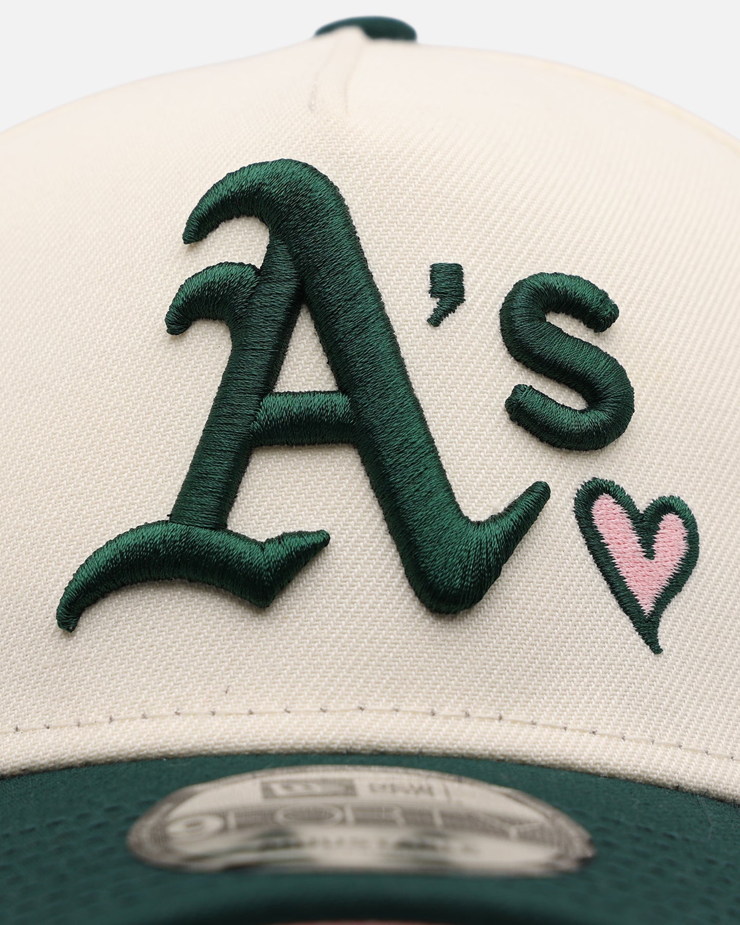 New Era Oakland Athletics 'Pink Satin Hearts Green' 9FORTY A-Frame Snapback Chrome/Dark Green